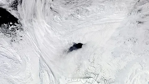  Antarctica | Antarctic ice hole the size of Switzerland keeps cracking open. Now scientists finally know why