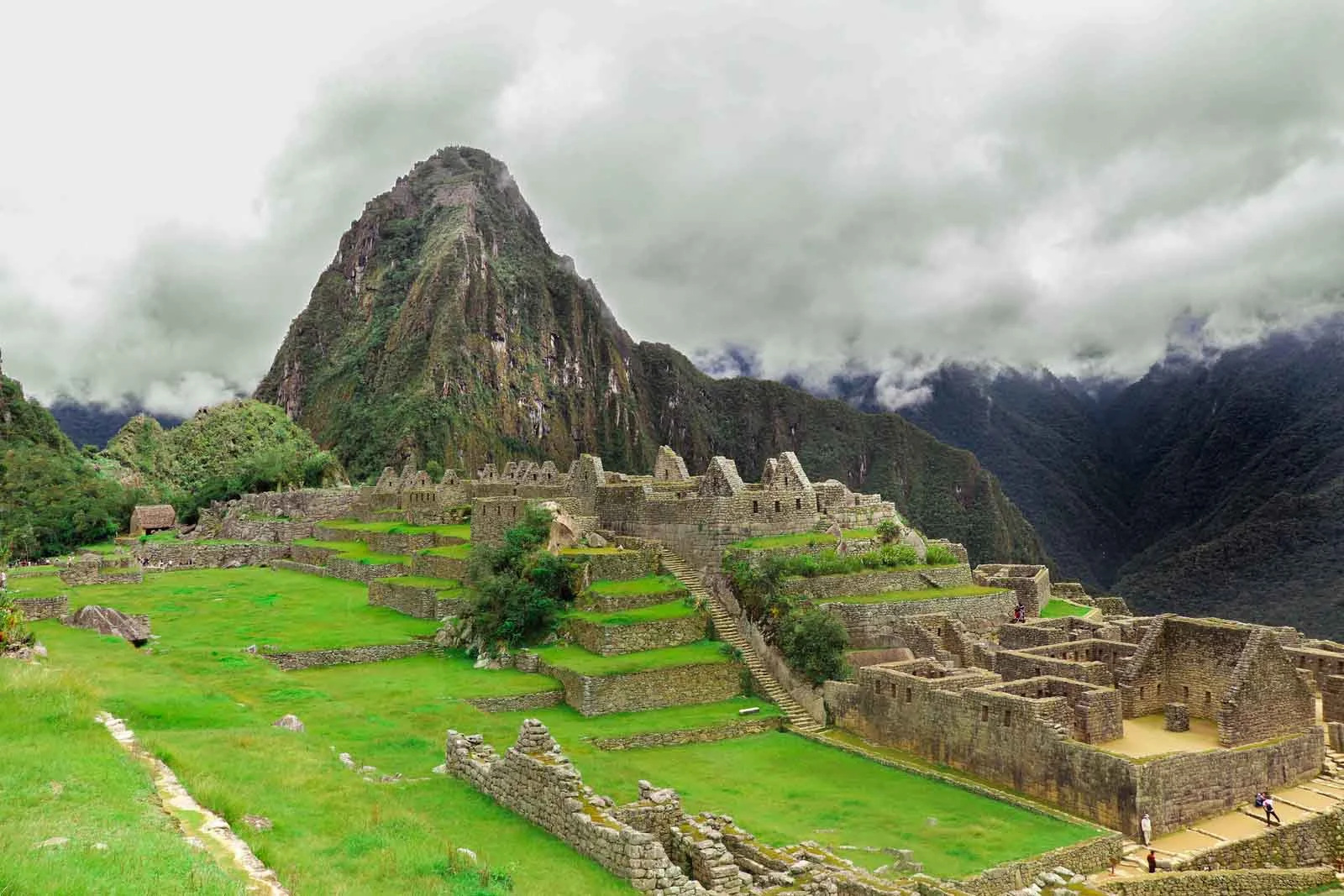  Peru | The incredible train journey from beautiful city to one of the world's seven wonders