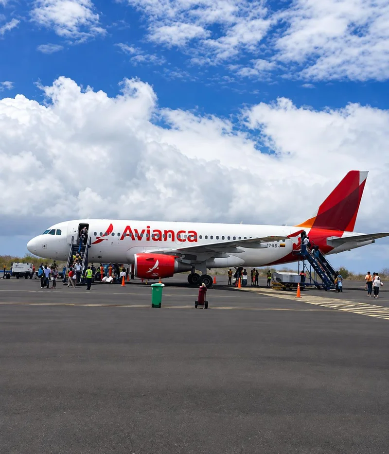 avianca-plane-on-the-boarding-apron avianca-plane-on-the-boarding-apron