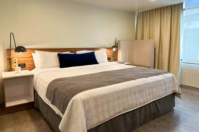 1 King Bed Junior Suite | Wyndham Garden Quito