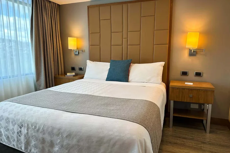 1 Queen Bed | Wyndham Garden Quito