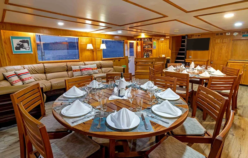 Dining Living Room | Cachalote Explorer Yacht