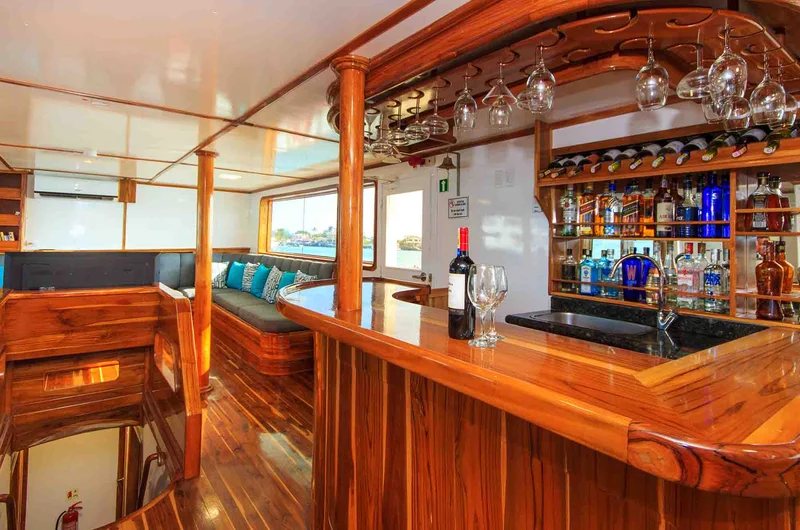 Bar | Eden Yacht