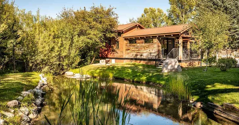 Nine top examples of adventure and nature travel that are more effective than mass tourism Nine top examples of adventure and nature travel that are more effective than mass tourism