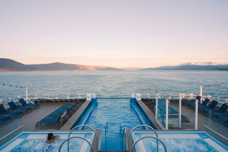 Hot tubs | Infinity Pool | MS Fridtjof Nansen