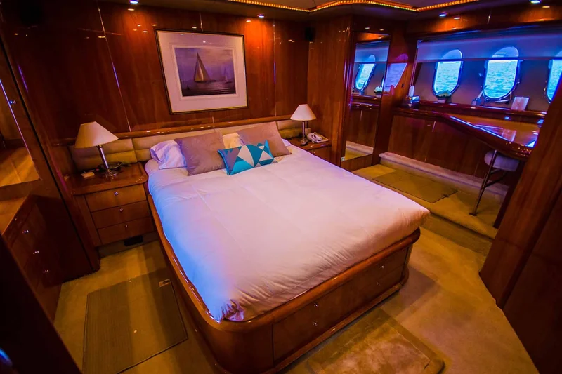 Bedroom | Windrose Yacht