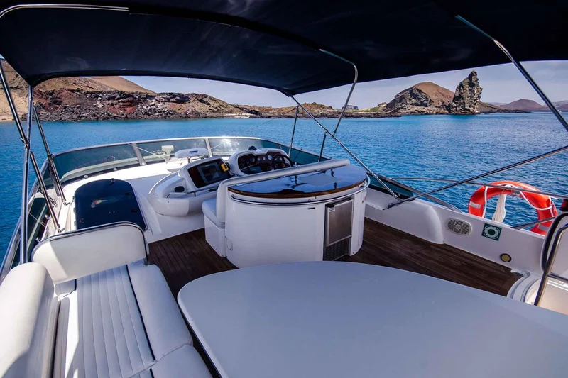 Sun Deck | Windrose Yacht