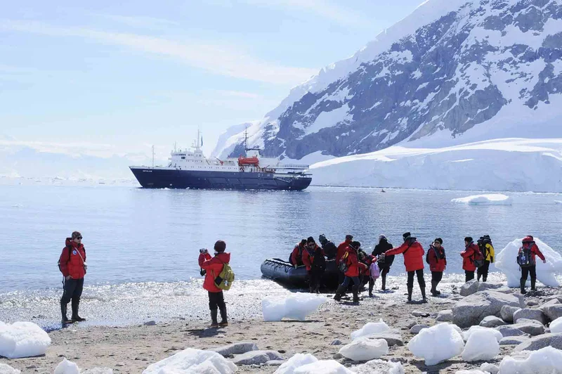 Antarctic Explorer: Discovering the 7th Continent