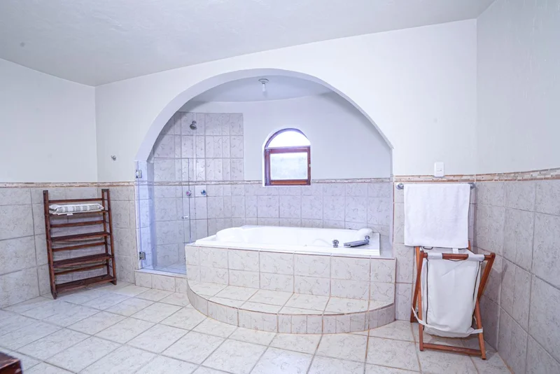 Bathroom | Jacuzzi Suite | Kapari Natural Lodge & Spa