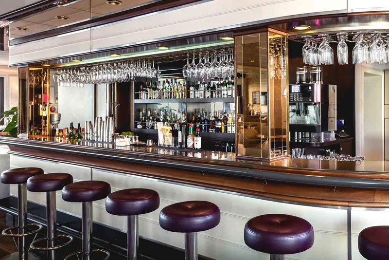 Club lounge bar | MS Seaventure