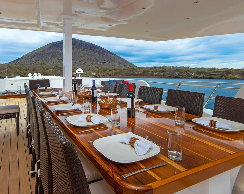 Dining area | Natural Paradise Yacht